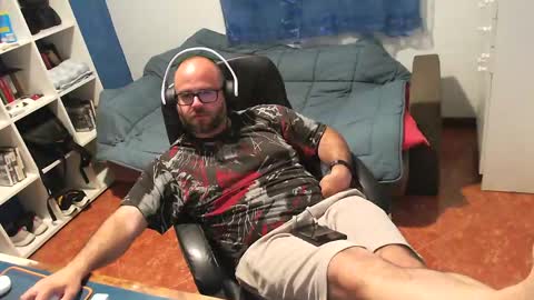 Snapshot of ravingr3d3 chatting on April 20, 2026, 10:44 pm ravingr3d3 online show from April 20, 2026, 10:44 pm