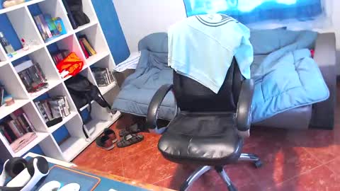 Snapshot of ravingr3d3 chatting on May 8, 2026, 9:36 am ravingr3d3 online show from May 8, 2026, 9:36 am