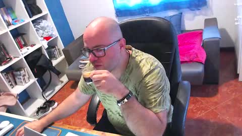 Snapshot of ravingr3d3 chatting on May 21, 2026, 8:10 am ravingr3d3 online show from May 21, 2026, 8:10 am
