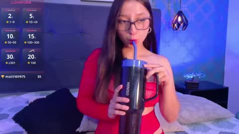 Snapshot of ray_lily chatting on April 22, 2026, 8:43 pm Lilia online show from April 22, 2026, 8:43 pm