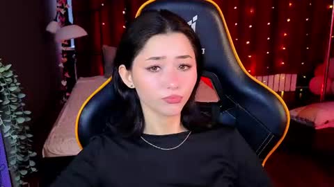 Snapshot of redmidnight_ chatting on June 17, 2026, 3:35 pm Kiara online show from June 17, 2026, 3:35 pm