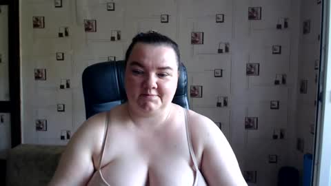 Snapshot of renataoia chatting on July 2, 2026, 1:17 pm renataoia online show from July 2, 2026, 1:17 pm