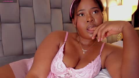 Snapshot of rianamanson chatting on January 27, 2025, 7:14 am Riana online show from January 27, 2025, 7:14 am