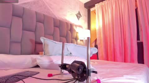 Snapshot of rianamanson chatting on March 1, 2025, 7:08 am Riana online show from March 1, 2025, 7:08 am