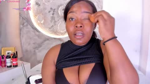 Snapshot of rianamanson chatting on December 4, 2025, 5:06 am Riana online show from December 4, 2025, 5:06 am