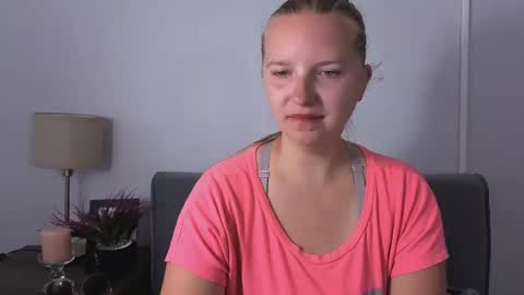 Snapshot of rosehypnotic chatting on July 6, 2026, 6:32 am Rose online show from July 6, 2026, 6:32 am