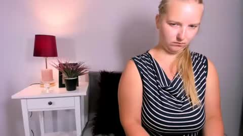 Snapshot of rosehypnotic chatting on July 20, 2026, 10:39 am Rose online show from July 20, 2026, 10:39 am