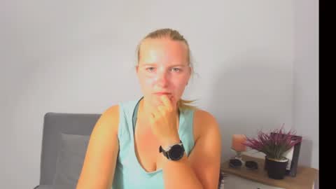 Snapshot of rosehypnotic chatting on July 24, 2026, 5:44 pm Rose online show from July 24, 2026, 5:44 pm