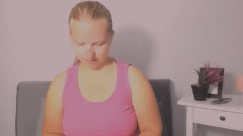 Snapshot of rosehypnotic chatting on July 27, 2026, 6:42 am Rose online show from July 27, 2026, 6:42 am