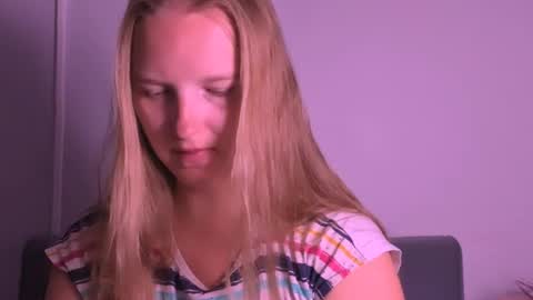 Snapshot of rosehypnotic chatting on July 29, 2026, 6:44 am Rose online show from July 29, 2026, 6:44 am