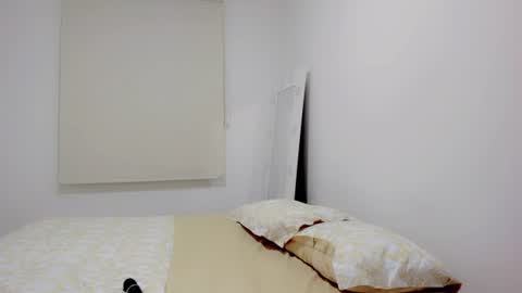 Snapshot of rosiegirl_ chatting on July 16, 2026, 12:05 am Rosie Independent model online show from July 16, 2026, 12:05 am