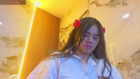 roxan_v online show from July 21, 2026, 12:18 pm