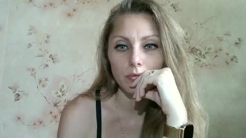 roxyfox18x01 online show from June 30, 2026, 11:00 am