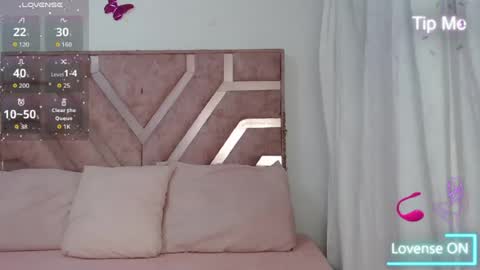 Snapshot of roxyy_fox chatting on June 19, 2026, 3:00 am Roxy online show from June 19, 2026, 3:00 am