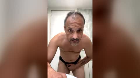Snapshot of ruben728190 chatting on August 4, 2026, 6:32 pm ruben728190 online show from August 4, 2026, 6:32 pm