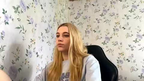 Lisa and Vlad online show from June 28, 2026, 12:44 pm
