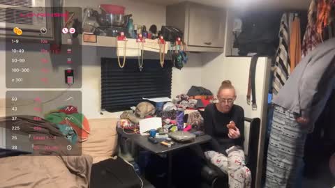 RyTracey2024 online show from November 9, 2025, 9:13 pm