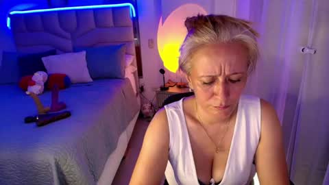 Samanta Stone online show from July 29, 2026, 9:35 pm