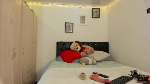 Sophia online show from August 4, 2026, 12:03 am
