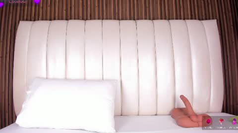 Sandra online show from June 24, 2026, 4:00 am