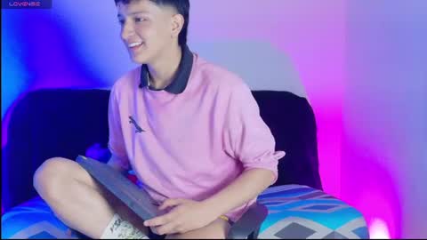 Snapshot of santi_ll chatting on June 14, 2026, 8:11 pm santi online show from June 14, 2026, 8:11 pm