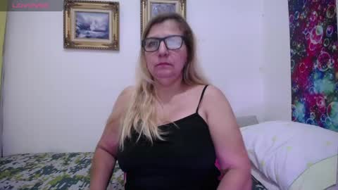 Snapshot of sara211 chatting on April 17, 2026, 11:19 pm sara online show from April 17, 2026, 11:19 pm
