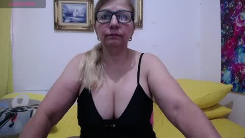 Snapshot of sara211 chatting on April 26, 2026, 4:59 pm sara online show from April 26, 2026, 4:59 pm