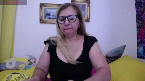 Snapshot of sara211 chatting on May 1, 2026, 3:16 pm sara online show from May 1, 2026, 3:16 pm