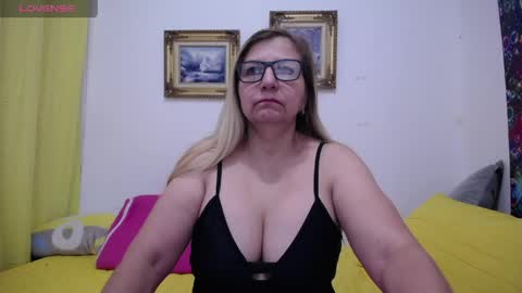 Snapshot of sara211 chatting on May 4, 2026, 1:29 pm sara online show from May 4, 2026, 1:29 pm