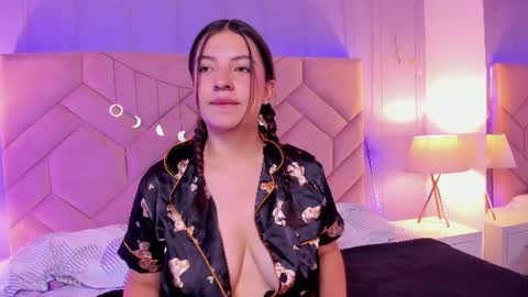 Sara  online show from June 25, 2026, 11:37 am