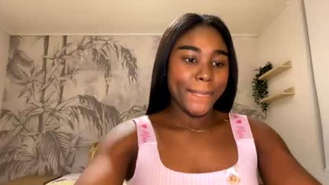 Snapshot of sara_muscle chatting on June 18, 2026, 2:45 am Sara online show from June 18, 2026, 2:45 am