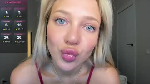 Snapshot of sarahphyllis chatting on June 26, 2026, 9:41 pm sarahphyllis online show from June 26, 2026, 9:41 pm