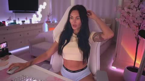 sashawest_official online show from July 28, 2026, 10:31 pm
