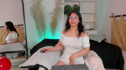 Snapshot of savannah_cameron chatting on October 6, 2025, 3:42 pm Savannah online show from October 6, 2025, 3:42 pm