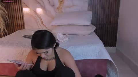Snapshot of scarlet__rose_ chatting on June 19, 2026, 11:25 am scarlet__rose_ online show from June 19, 2026, 11:25 am