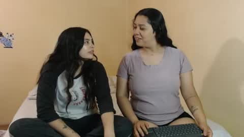 Scarlett and Jazmin online show from July 31, 2026, 7:19 am