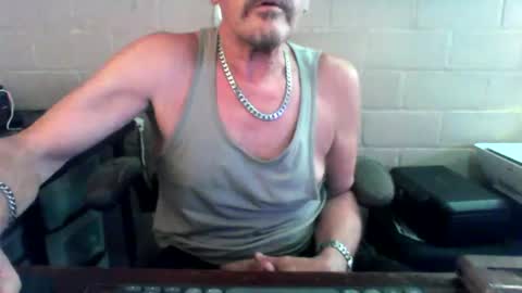 eating pussy  sucking dick online show from July 27, 2026, 8:16 pm