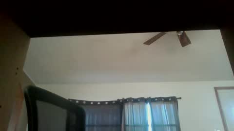 Snapshot of seeaaronscock chatting on February 16, 2025, 2:32 pm Aaron Guitar online show from February 16, 2025, 2:32 pm