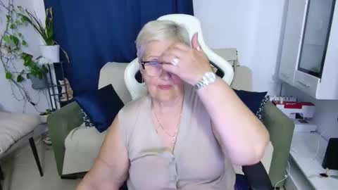 Snapshot of selenna57 chatting on May 8, 2026, 5:07 pm Selenna online show from May 8, 2026, 5:07 pm