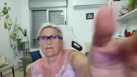Snapshot of selenna57 chatting on May 17, 2026, 5:09 pm Selenna online show from May 17, 2026, 5:09 pm
