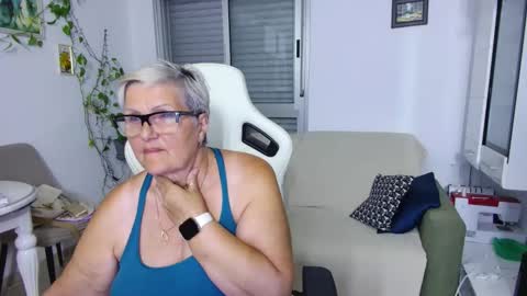 Snapshot of selenna57 chatting on May 28, 2026, 5:43 pm Selenna online show from May 28, 2026, 5:43 pm