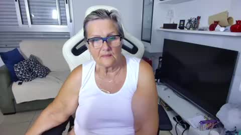 Selenna online show from June 25, 2026, 5:17 pm