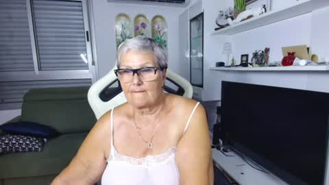 Selenna online show from July 19, 2026, 5:16 pm