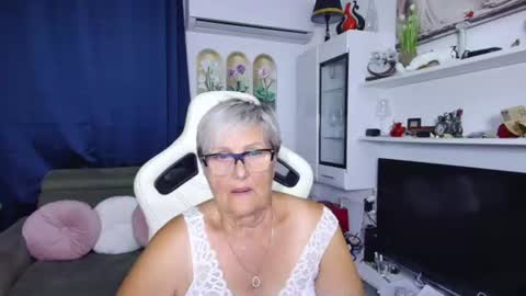 Selenna online show from July 29, 2026, 5:33 pm