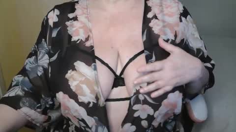 Snapshot of sensual_cris chatting on April 27, 2026, 8:45 am CRIS online show from April 27, 2026, 8:45 am