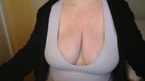 Snapshot of sensual_cris chatting on May 18, 2026, 8:09 am CRIS online show from May 18, 2026, 8:09 am