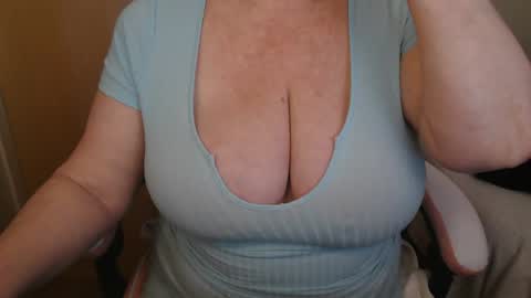 Snapshot of sensual_cris chatting on May 19, 2026, 1:28 pm CRIS online show from May 19, 2026, 1:28 pm
