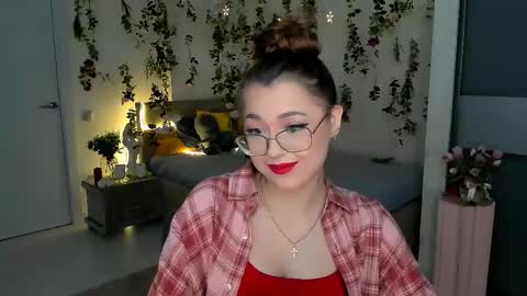 Snapshot of sereneflame chatting on April 21, 2026, 4:23 pm Ophelia online show from April 21, 2026, 4:23 pm