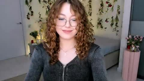 Snapshot of sereneflame chatting on April 29, 2026, 4:22 pm Ophelia online show from April 29, 2026, 4:22 pm