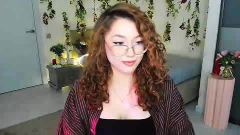 Snapshot of sereneflame chatting on May 5, 2026, 4:04 pm Ophelia online show from May 5, 2026, 4:04 pm
